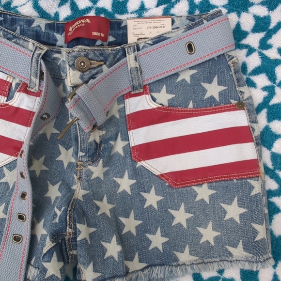🇺🇲Arizona 💥SALE💥NWT Jean Shorts Size 16R (28x3) USA Flag Design Raw Hem - Picture 6 of 10